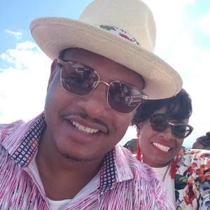 Meet your Posher, Derek a.